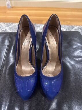 BCBG Generation indigo blue size 7 platform heel pumps